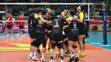 展示了他在 展示了他在